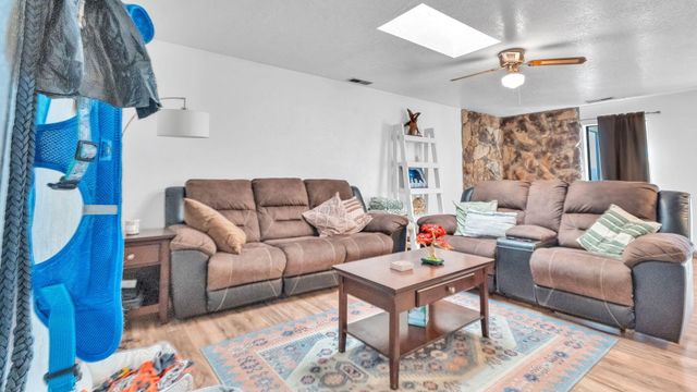 318 Green Acres Lane, Belen, NM 87002