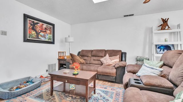 318 Green Acres Lane, Belen, NM 87002