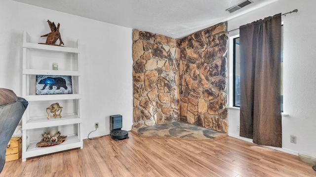 318 Green Acres Lane, Belen, NM 87002