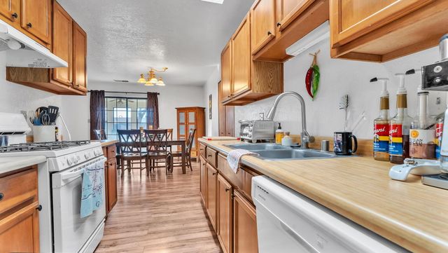 318 Green Acres Lane, Belen, NM 87002