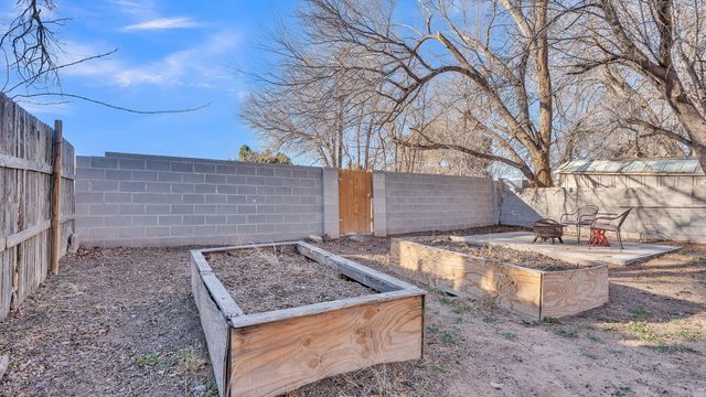 318 Green Acres Lane, Belen, NM 87002