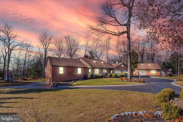 320 DUBS CHURCH RD, Hanover, PA 17331