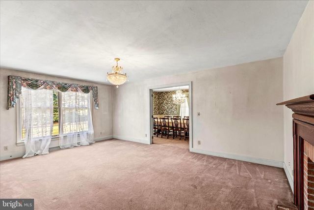 320 DUBS CHURCH RD, Hanover, PA 17331