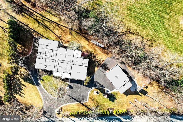 320 DUBS CHURCH RD, Hanover, PA 17331