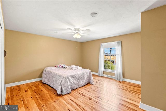 320 DUBS CHURCH RD, Hanover, PA 17331