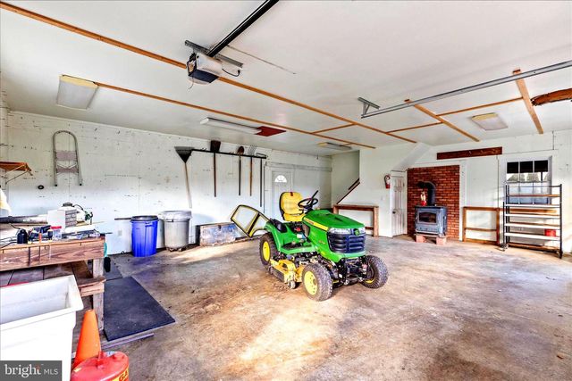 320 DUBS CHURCH RD, Hanover, PA 17331