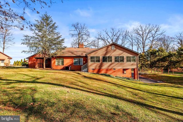 320 DUBS CHURCH RD, Hanover, PA 17331