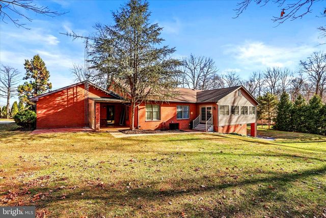 320 DUBS CHURCH RD, Hanover, PA 17331