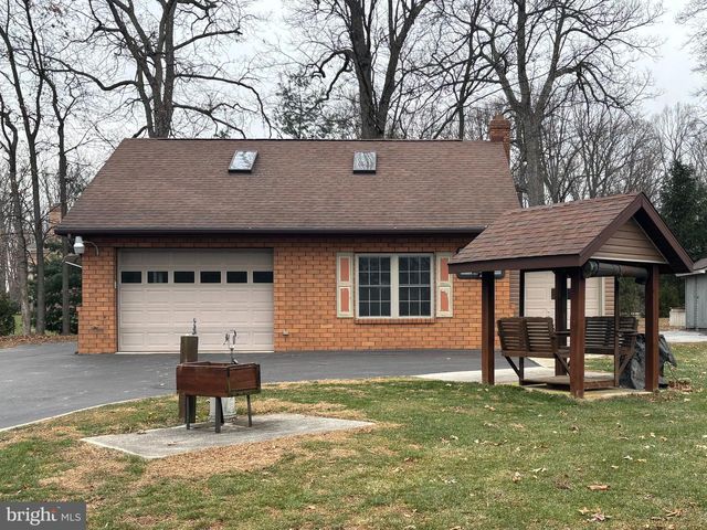 320 DUBS CHURCH RD, Hanover, PA 17331