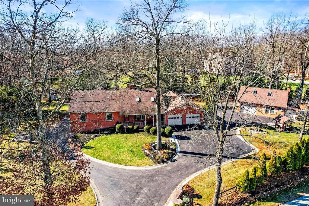 320 DUBS CHURCH RD, Hanover, PA 17331