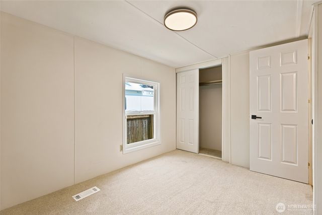 517 1st Avenue E, Pacific, WA 98047