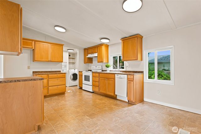 517 1st Avenue E, Pacific, WA 98047
