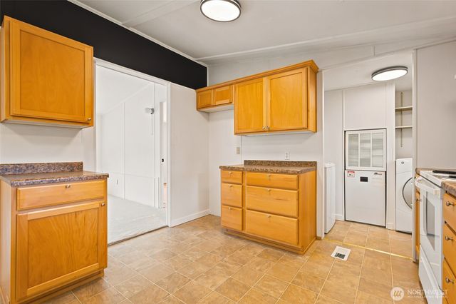 517 1st Avenue E, Pacific, WA 98047