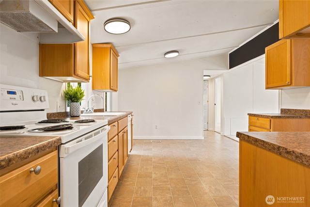 517 1st Avenue E, Pacific, WA 98047