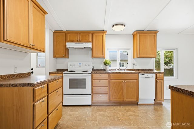 517 1st Avenue E, Pacific, WA 98047