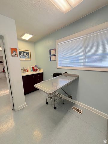 44 N 800 W, Salt Lake City, UT 84116