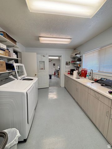 44 N 800 W, Salt Lake City, UT 84116