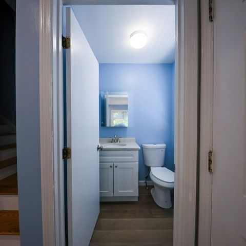 34 Farmland Rd A, Lowell, MA 01850