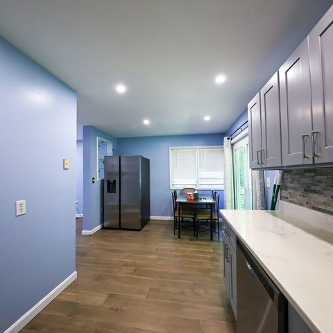 34 Farmland Rd A, Lowell, MA 01850