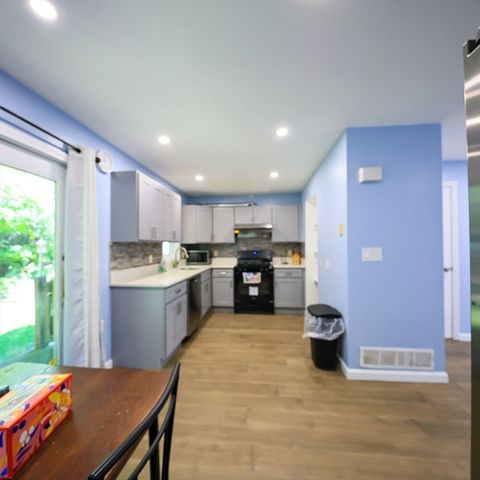 34 Farmland Rd A, Lowell, MA 01850
