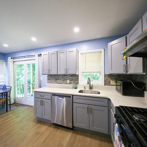 34 Farmland Rd A, Lowell, MA 01850