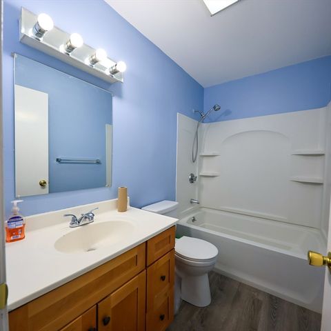 34 Farmland Rd A, Lowell, MA 01850