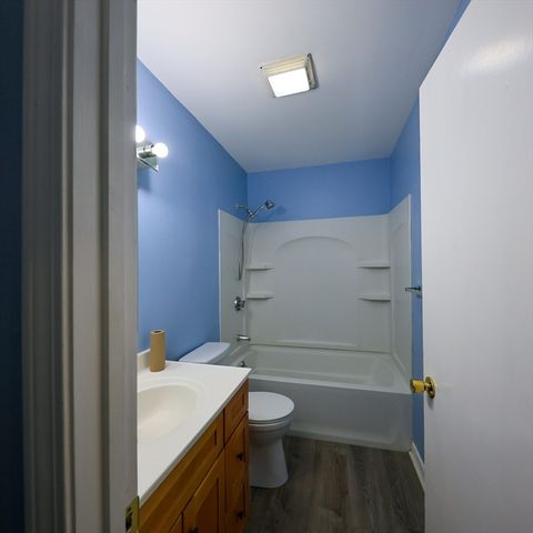 34 Farmland Rd A, Lowell, MA 01850