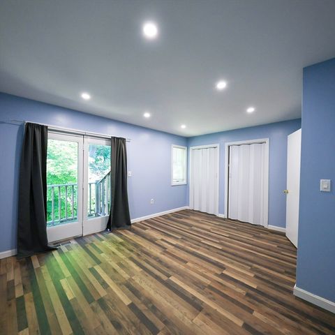 34 Farmland Rd A, Lowell, MA 01850