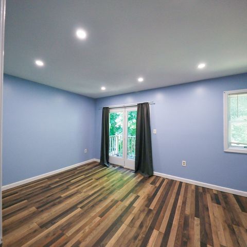 34 Farmland Rd A, Lowell, MA 01850