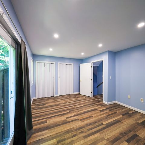 34 Farmland Rd A, Lowell, MA 01850