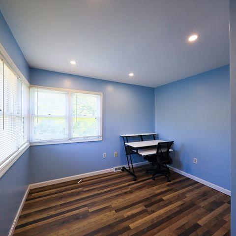 34 Farmland Rd A, Lowell, MA 01850