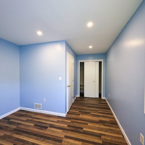 34 Farmland Rd A, Lowell, MA 01850