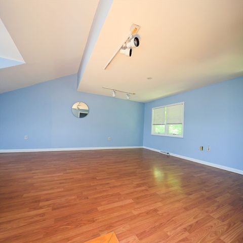 34 Farmland Rd A, Lowell, MA 01850