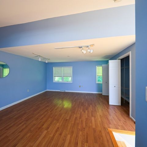 34 Farmland Rd A, Lowell, MA 01850