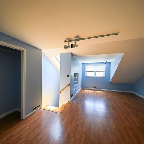 34 Farmland Rd A, Lowell, MA 01850