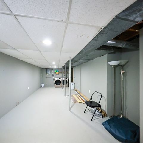 34 Farmland Rd A, Lowell, MA 01850