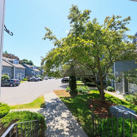 34 Farmland Rd A, Lowell, MA 01850