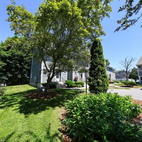 34 Farmland Rd A, Lowell, MA 01850