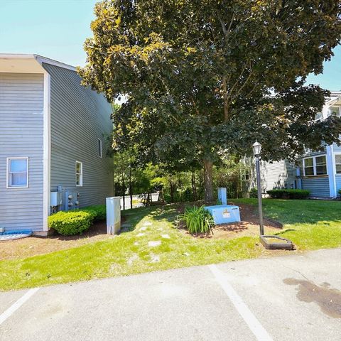 34 Farmland Rd A, Lowell, MA 01850
