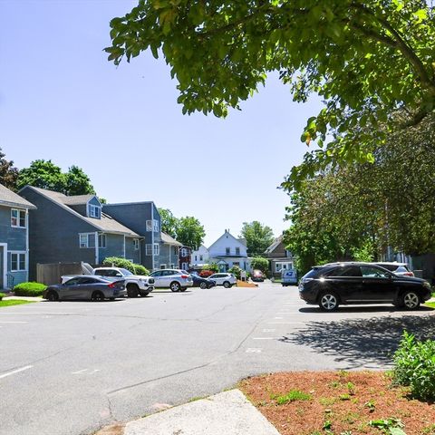 34 Farmland Rd A, Lowell, MA 01850