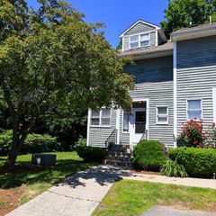 34 Farmland Rd A, Lowell, MA 01850
