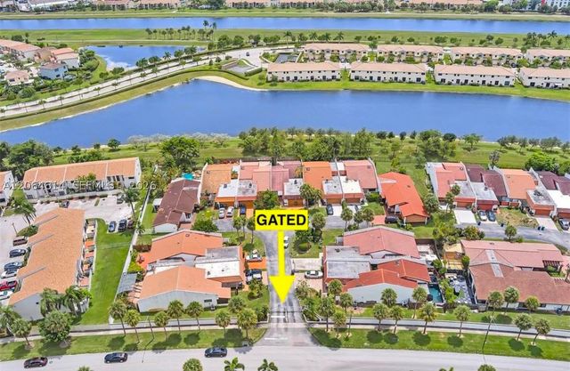 616 NE 195th St, Miami, FL 33179