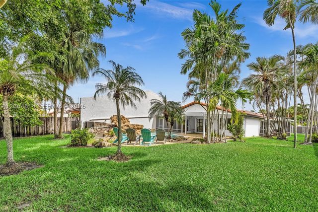 616 NE 195th St, Miami, FL 33179