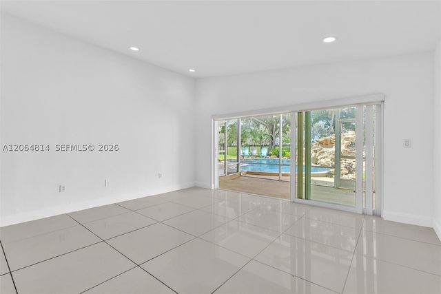 616 NE 195th St, Miami, FL 33179