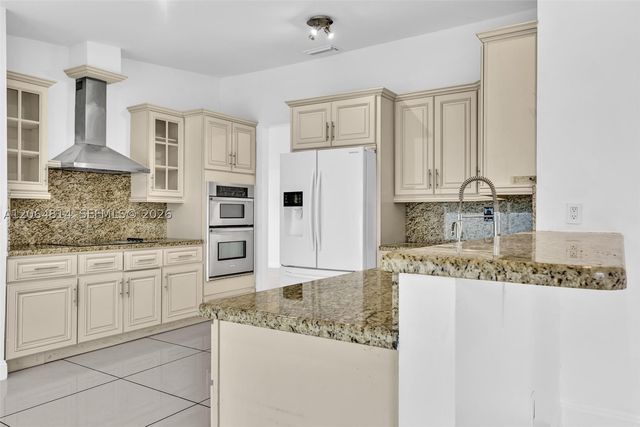 616 NE 195th St, Miami, FL 33179