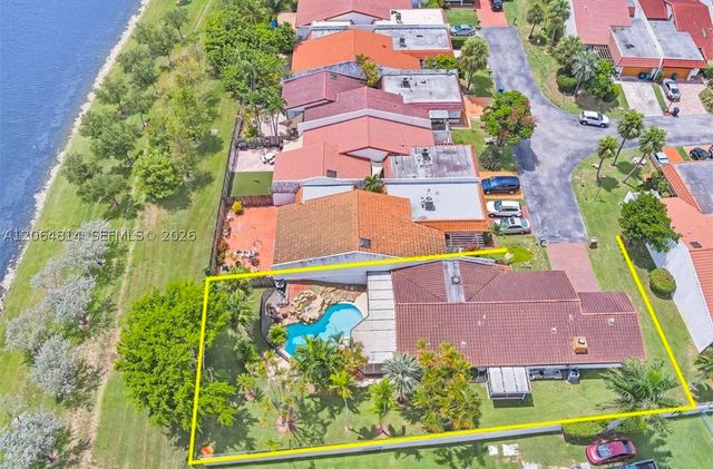 616 NE 195th St, Miami, FL 33179