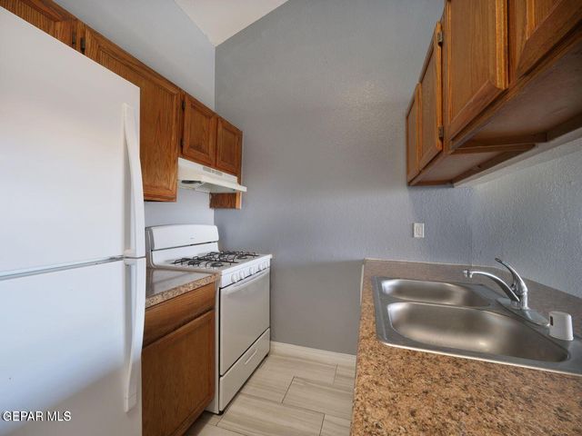 1901 Lake Omega Street A, El Paso, TX 79936