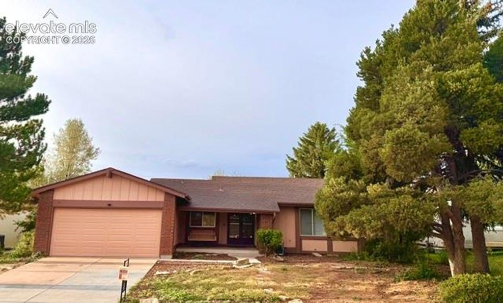 569 Red Cliff Road, Colorado Springs, CO 80906 — exterior