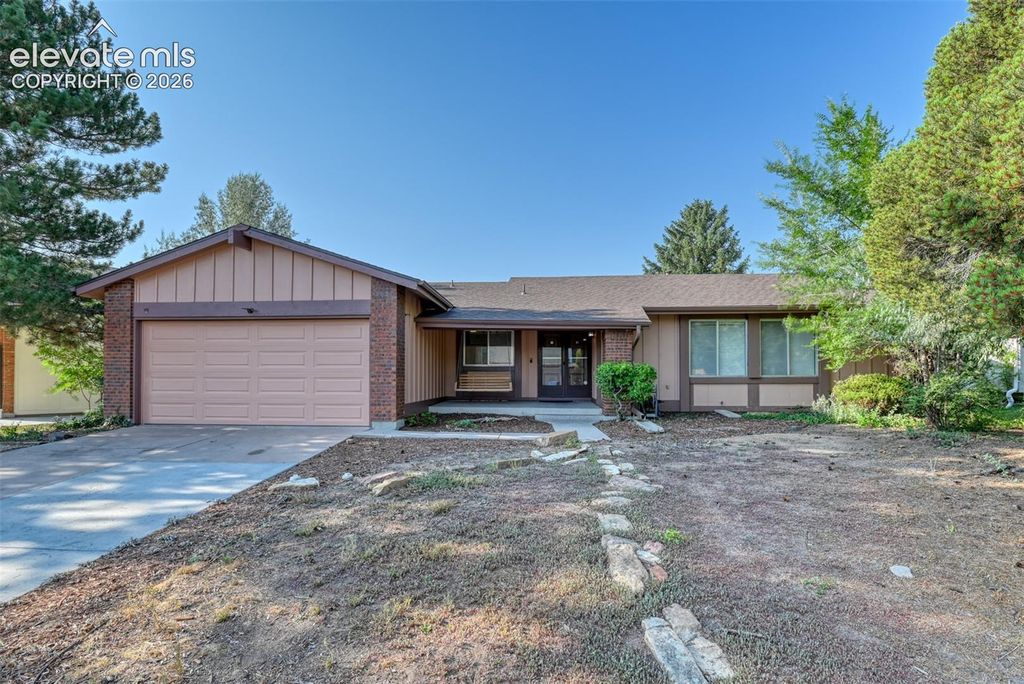 569 Red Cliff Road, Colorado Springs, CO 80906 — photo 2