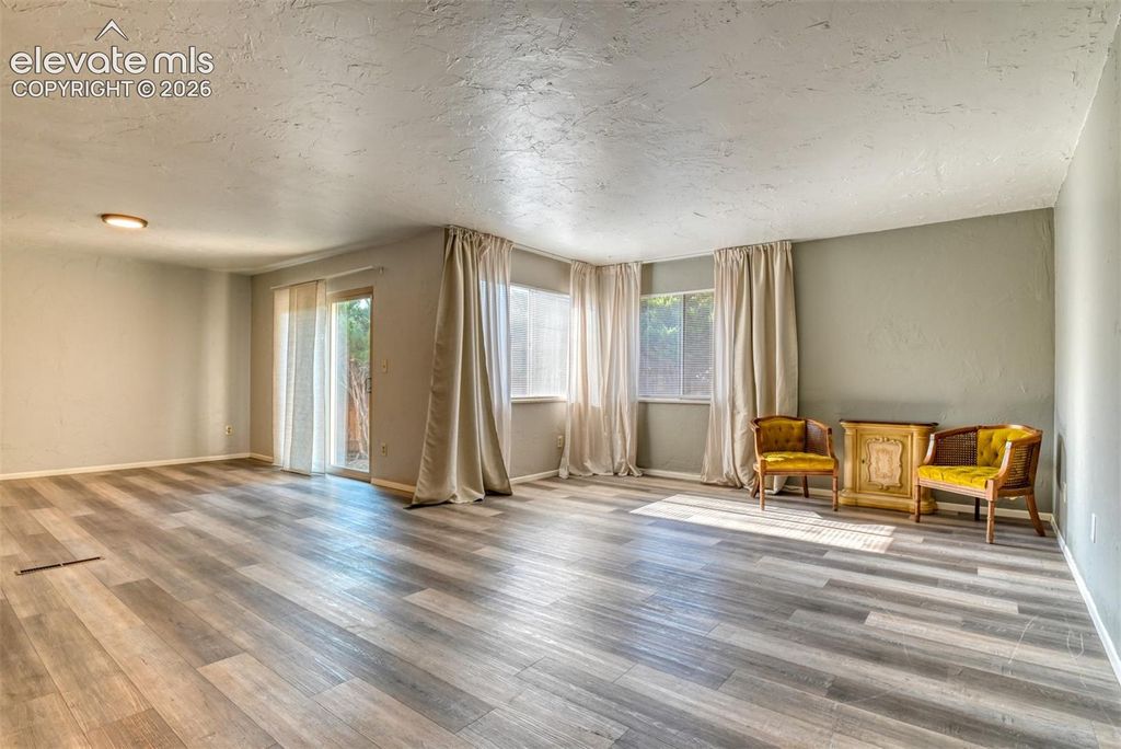569 Red Cliff Road, Colorado Springs, CO 80906 — photo 5